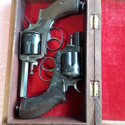 Coffret Magnifique en bois massif sculpté 25,5cmx15cmx6,5cm .