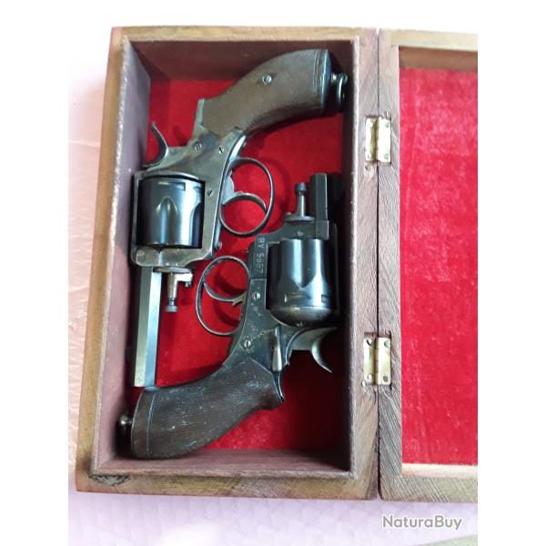 Coffret Magnifique en bois massif sculpt� 25,5cmx15cmx6,5cm .