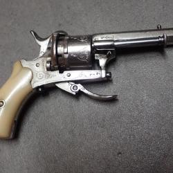 Magnifique petit revolver à broche. Calibre 5 mm