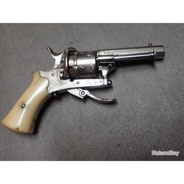 Magnifique petit revolver  broche. Calibre 5 mm