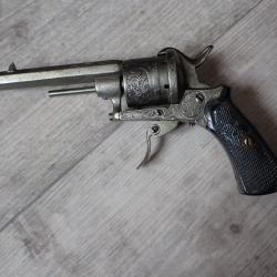 Revolver à broche. Calibre 7 mm
