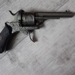 Revolver à broche. Calibre 7 mm