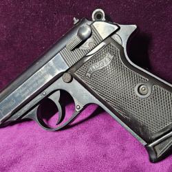 Pistolet WALTHER, Mod PP, Calibre 9 court, 1961, DEUX chargeurs, holster, Catégorie B