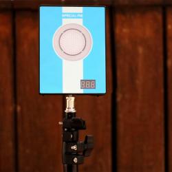 Cible r&eacute;active J10S pour laser avec retour sonore et visuel