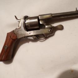 Révolver système JAVELLE 7mm à braoches.