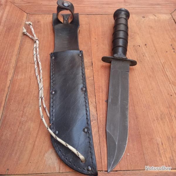 Solide et Imposant Couteau CAMILLUS New York U.S.A  Manche en Cuir avec tui en cuir