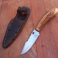 Joli Couteau de Chasse Artisanal Manche en Bois de Cerf avec Étui en cuir