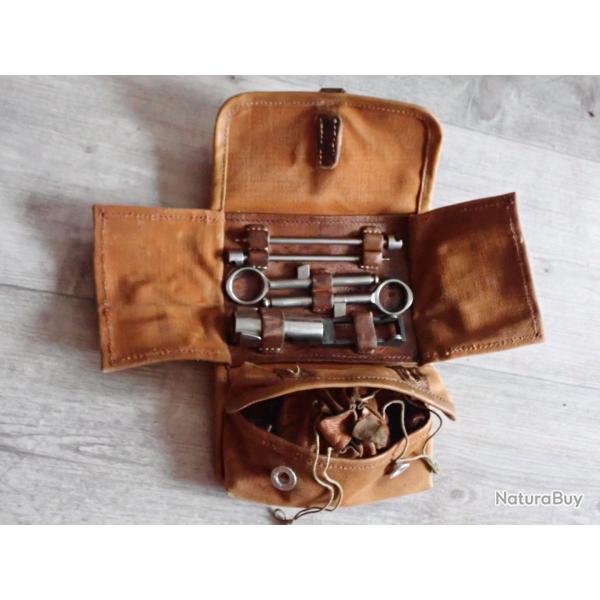Trousse d'armurier avec pices pour le fusil suisse 96/11. A saisir, rare
