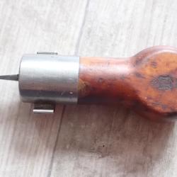 Tournevis Vetterli dont le manche sert de poignée à la baguette également. Réglementaire Suisse