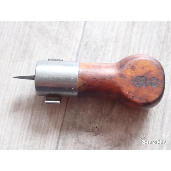 Tournevis Vetterli dont le manche sert de poigne  la baguette galement. Rglementaire Suisse