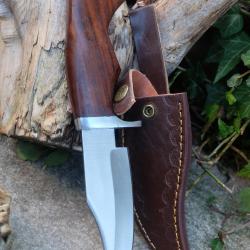 Poignard Couteau de Chasse Lame Acier Carbone 1055 Manche Bois/Acier Etui Cuir Fabric Artisananale