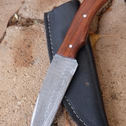 Skinner Couteau de Chasse Damas Lame 256 Couches Manche Bois de Rose Fabric Artisanale Etui Cuir 01