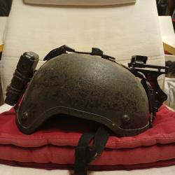 Casque tactique mich 2001 avec accessoires.