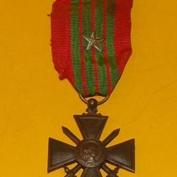 MEDAILLE : CROIX DE GUERRE  1939 REPUBLIQUE FRANCAISE AVEC UNE CITATION ,  ETAT VOIR PHOTOS . POUR T