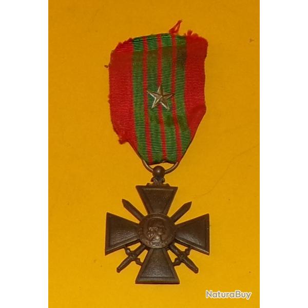MEDAILLE : CROIX DE GUERRE  1939 REPUBLIQUE FRANCAISE AVEC UNE CITATION ,  ETAT VOIR PHOTOS . POUR T
