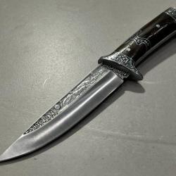 Couteau Russe manche bois de rose lame sculptée Loup enchère