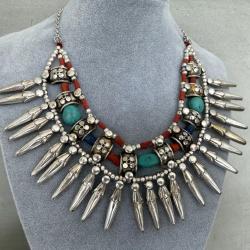 Collier en argent orn&eacute; de pierres rouges et bleues - ethnique - chaine