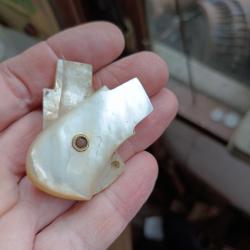 Plaquettes de nacre petit revolver