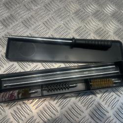 boite avec baguette acier inox + 3 brosses pour nettoyage fusil calibre 28