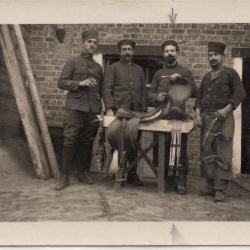 CPA -Photo - Un Groupe Soldats- N&deg;4382