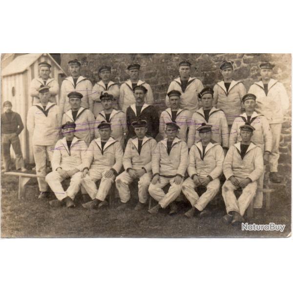 CPA -Photo - Un Groupe Soldats Marins- N�4385