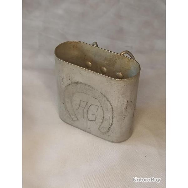 Quart model 1935 grav� Cavalerie ou porte bonheur dat� 1937 WW2