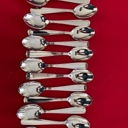Service de 14 cuillères à soupe en inox modèle 571