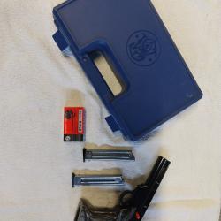 Smith et wessonModele 22aTrès rareBonne état Pas neuf forcément Vendu avec 10 boîte de rifle 22