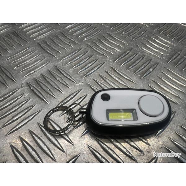 alarme poche personnelle compacte anti agression sos sirene lampe flash LED puissante 3 modes