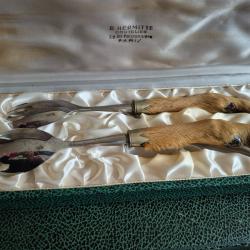 couteaux grands et petits (24),service à salade, service à découper avec manche  patte de chevreuil