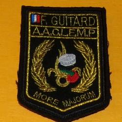 LEGION : INSIGNE EN TISSU DE L'AMICALE DES ANCIENS LEGIONNAIRES DE MARSEILLE , MORE MAJORUM , DIMENS