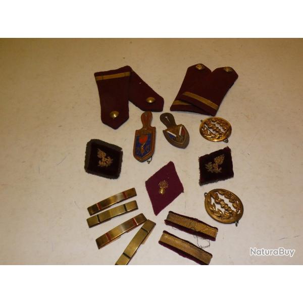 Lot d'insignes du service de sant des armes