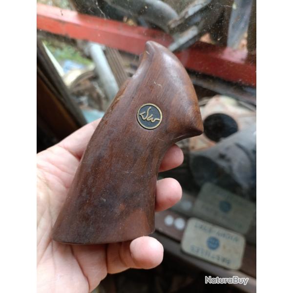 Plaquettes brunes dan Wesson