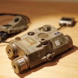 Somogear PEQ15 Tan flashlight / las IR/Vis