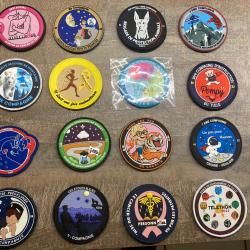 Lot de 16 rondaches d&eacute;fis sociaux