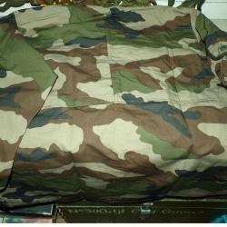 VESTE AVEC CAMOUFLAGE FEUILLAGE DE L'ARMEE FRANCAISE , TAILLE XL ,  FABRICATION ANGLAISE ARKTIS LIMI