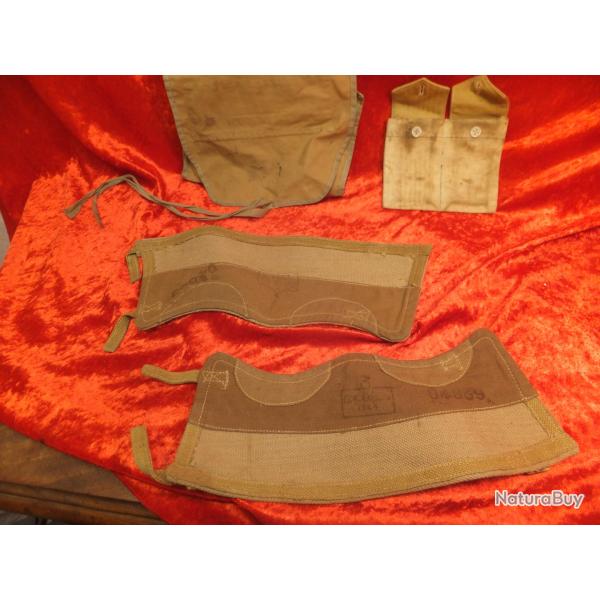 Paire de gutres. Porte chargeur .et housse militaire