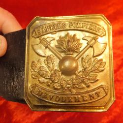 Très beau ceinturon de Sapeur-Pompier .        Authentique .        Très bon état.