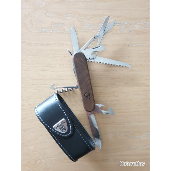 Couteau victorinox Huntsman wood avec �tui en cuir clip ceinture amovible