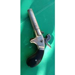 ANCIENNE  REPRODUCTION  DERRINGER   .  ARMEMENT DEUX CRANS  .