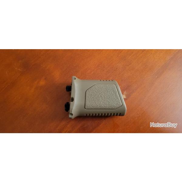 POIGNEE VERTICALE ANGULAIRE COURTE STRIKE INDUSTRIES FIXATION M-LOK