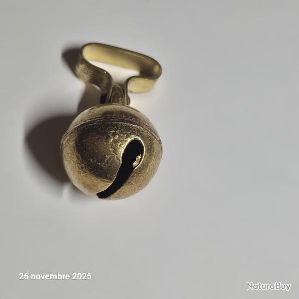 Grelot romain en laiton dor taille 3