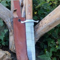 Couteau Bowie Crocodile Dundee Manche Olivier Lame Acier Damas 256 Couches Etui Cuir F Artisanale 01