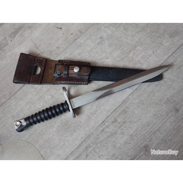 W490588 Baonnette Suisse FASS 57 avec porte fourreau en cuir