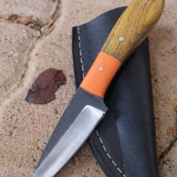 Stylet Couteau Buschraft Lame Acier Carbone 1075 Manche Bois/Résine Etui Cuir Fabric Artisanale