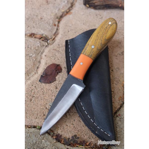 Stylet Couteau Buschraft Lame Acier Carbone 1075 Manche Bois/Rsine Etui Cuir Fabric Artisanale