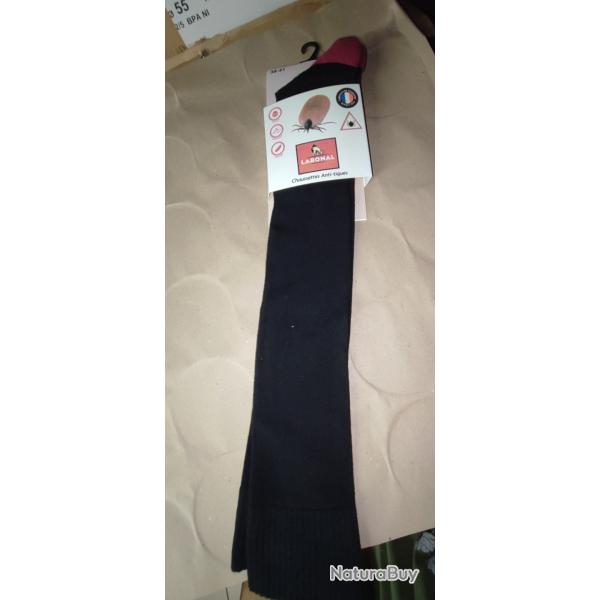 CHAUSETTE HAUTE -ANTI TIQUES - NOIR ET ROUGE - 42/44