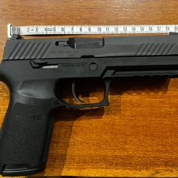 A Vendre SIG SAUER P320 45ACP Etat proche du neuf - Environ 100 cartouches tirées.