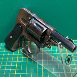 Revolver hammerless dit « bossu » 8mm92