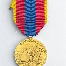 (18.003) M&eacute;daille de la D&eacute;fense Nationale - Or
